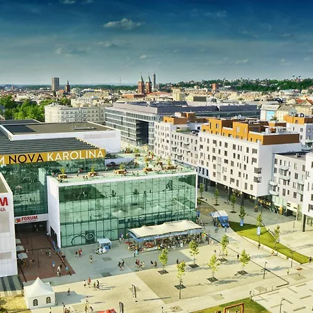 Apartman Karolina Executive - Standing Desk, Monitor & Garden View Ostrava