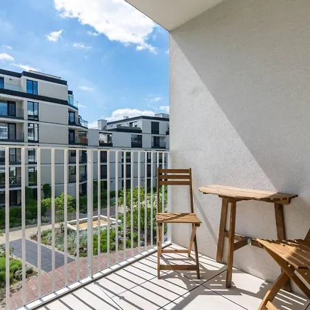 Apartman Karolina Executive - Standing Desk, Monitor & Garden View *